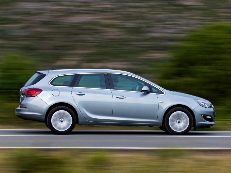  Opel Astra Sports Tourer 2012 года  (фото 12 из 17)